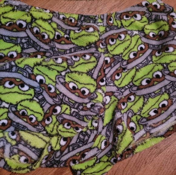 Women's Oscar the Grouch PJs - Picture 2 of 7